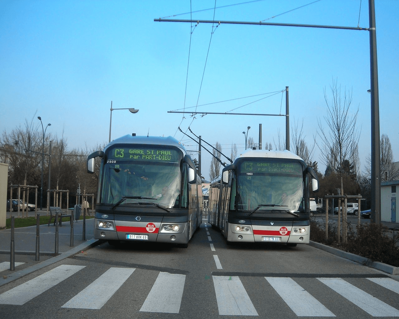 Trolleybus — Wikipédia